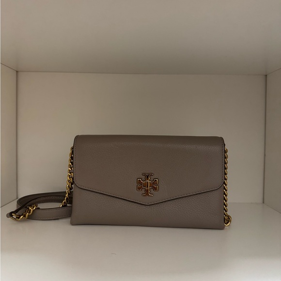 Tory Burch Handbags - Tory Burch Kira Pebbled Chain Wallet in Gray Heron